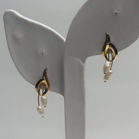 14K Yellow Gold Cultured Pearl Earrings